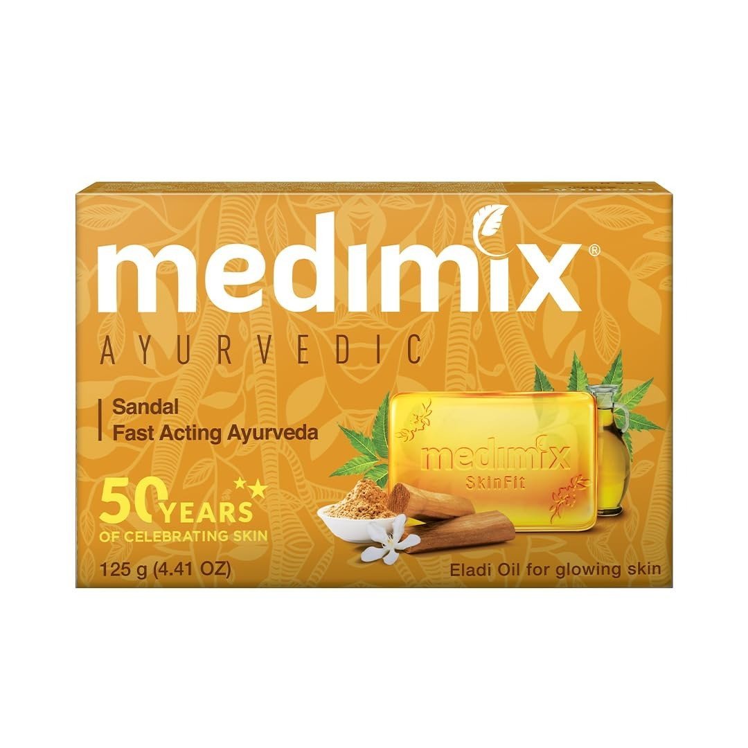 uk61qXNu0owGL-1.jpg Medimix Ayurvedic Sandal Soap, 125g - Fast UK Delivery - Image 1