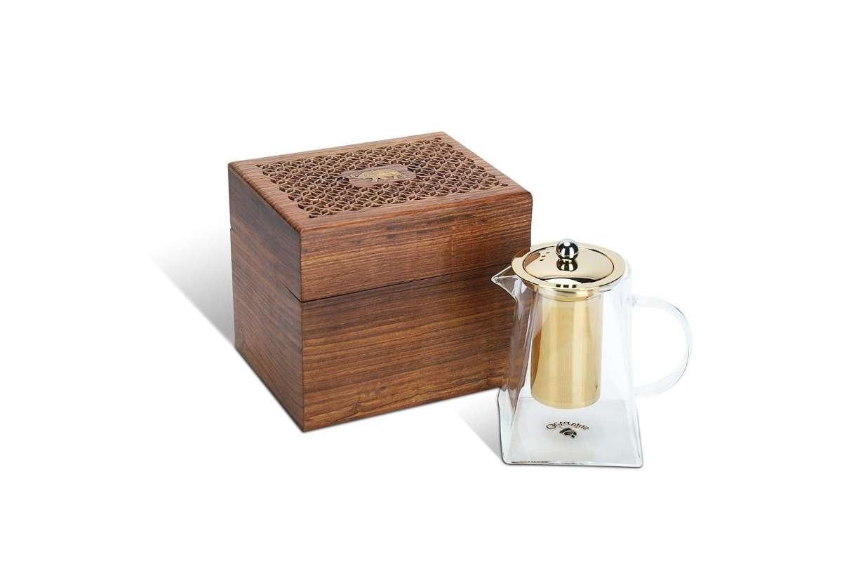 uk71eYDXtM8bL-1.jpg Octavius | Pyramid Glass Tea Pot With GOLD PLATED INFUSER & SESHAM WOOD GIFT BOX - 720 Ml | Removable Infuser & Lid | Heat Resistant | Green Tea Maker | Loose Leaf Tea Maker | Ideal for 4 Cups - Fast UK Delivery - Image 1