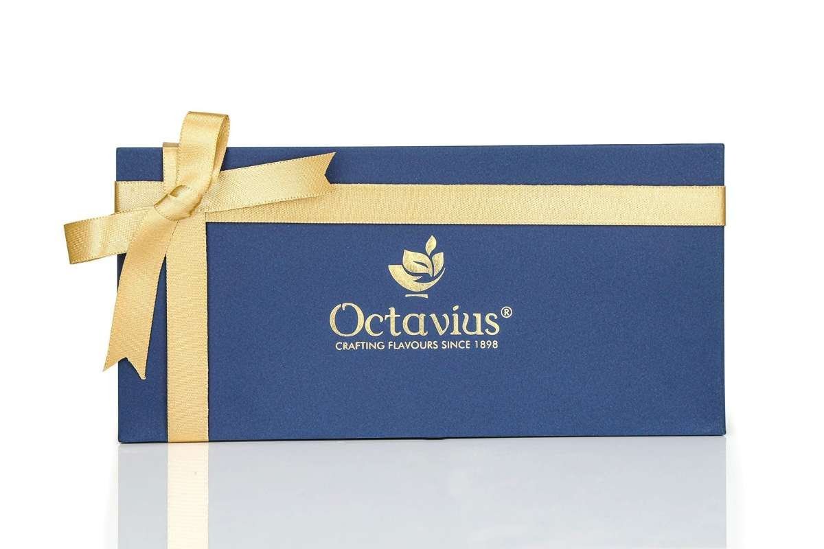 uk81gm8ASuLRL-1.jpg Octavius Tea Time Treasure | Tea Lovers Delight | with 4 Assorted Loose Leaf Green Teas | Packed in Charming Cork-Lid Glass Vials |Premium Gift Hamper | Tea Gift Set For Tea Lovers - Fast UK Delivery - Image 1