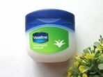 Vaseline Aloe Fresh Petroleum Jelly, 42g - Fast UK Delivery - Image 4
