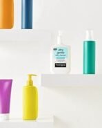 Neutrogena Ultra Gentle Daily Cleanser, 354ml - Fast UK Delivery - Image 3
