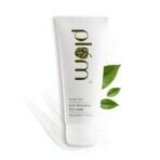Plum 15% Vitamin C Face Serum 10ml and Plum Green Tea Pore Cleansing Face Wash 50ml Combo - Fast UK Delivery - Image 2