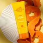 Aqualogica Glow+ Oil-Free Moisturizer with Papaya & Vitamin C| Moisturizes to Enhance Glow & Texture | Controls Excess Oil | 100g - Fast UK Delivery - Image 3