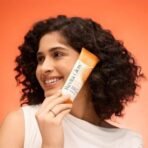Jovees Herbal Revita Glow Vitamin C Face Wash For Glowing And Brightening Skin | Gentle Skin Hydrating & Rejuvenating Face Wash Cleanser with Kakadu Plum and Olives | For All Skin Types- 75g - Fast UK Delivery - Image 5