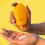 Aqualogica Glow+ Infused Water Sunscreen For All Skin Types Spf 50+ Pa++++ With Papaya&Vitamin C|Gives Glowing&Hydrated Skin|Lightweight,Hydrating & No White Cast - 50G,Pack Of 1 - Fast UK Delivery - Image 3