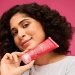 Jovees Herbal Strawberry Face Wash For Hydrating & Glowing Skin with Strawberry Ext. | Gentle Cleanser For Brightens Skin, Removes Pigmentation | For Normal to Dry Skin Types - 120ML - Fast UK Delivery - Image 4