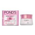 POND'S Bright Beauty Day Cream 35 g, Non-Oily, Mattifying Daily Face Moisturizer, SPF 15 - With Niacinamide to Lighten Dark Spots for Glowing Skin - Fast UK Delivery