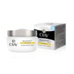 Olay Natural Aura Day Cream with SPF 15 | Glowing Radiance Cream | With Niacinamide and Vitamin E | Normal, Oily, Dry, Combination Skin | 50g - Fast UK Delivery