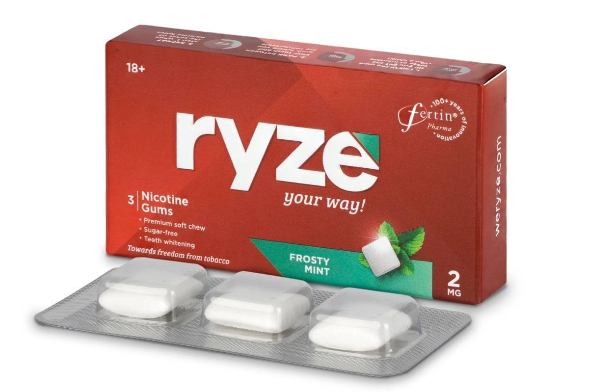 uk71ArcltKG5L-1-1.jpg RYZE Frosty Mint Nicotine Gum 2 gm | Pocket-Friendly Pack of 30 (90 gums) | Freedom from Smoking & Tobacco | Easy on Throat | WHO & FDA Approved | Sugar Free | Teeth Whitening - Image 1