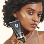 SUGAR Cosmetics Bling Leader Illuminating Sunscreen Spf35 Pa+++| Strobe Cream with 3 In 1 Glow Boosting Formula | Non Greasy Moisturizer | 50gm - 01 Gold Diggin - Fast UK Delivery - Image 7