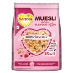Saffola Muesli Berry Crunch with Flavour Pops, 185 gm | 15 in 1 Fruit and Nuts, Seeds, Millet & more | Cereals for breakfast rich in wholegrain, protein, fibre - Fast UK Delivery