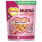 Saffola Muesli Berry Crunch with Flavour Pops, 700 gm | 15 in 1 Fruit and Nuts, Seeds, Millet & more | Cereals for breakfast rich in wholegrain, protein, fibre - Fast UK Delivery