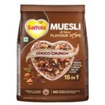 Saffola Muesli Choco Crunch with Flavour Pops, 185 gm | 15 in 1 Fruit and Nuts, Seeds, Millet & more | Cereals for breakfast rich in wholegrain, protein, fibre - Fast UK Delivery