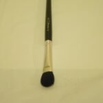 MAC Cosmetics 213 Eye Shadow Fluff Brush - Fast UK Delivery